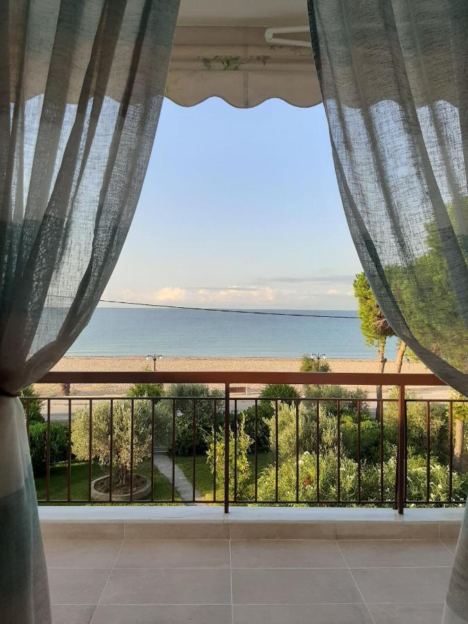 Dimi Seafront Apartment By Rentals Pro Services - Nea Moudania Exterior photo